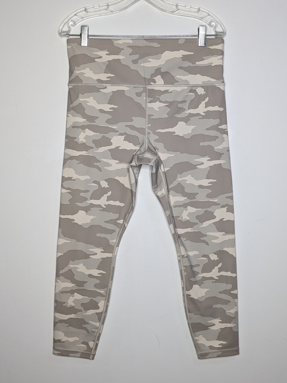 Athleta Cream Tan Camo Elation 7/8 Tight Exercise Workout Athletic Leggings L